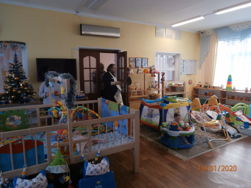 Клирик храма окропил Крещенской водой ГКУ ЦССВ «Юнона» - фото 3