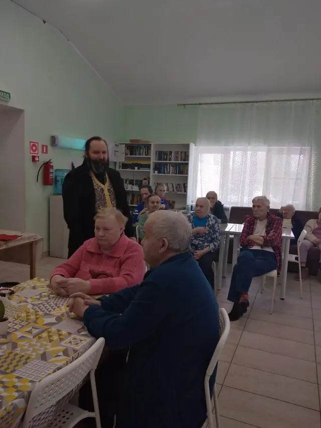Клирик храма посетил пансионат для пожилых «Тепло и уют»