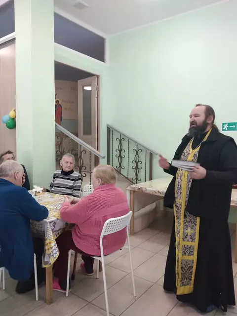 Клирик храма посетил пансионат для пожилых «Тепло и уют» - фото 3