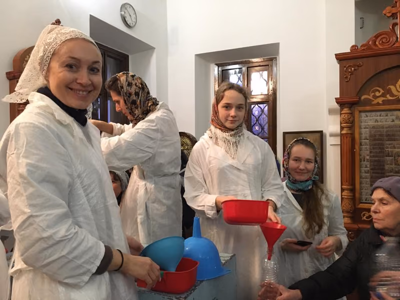 Молодежь храма помогла в раздаче Крещенской воды