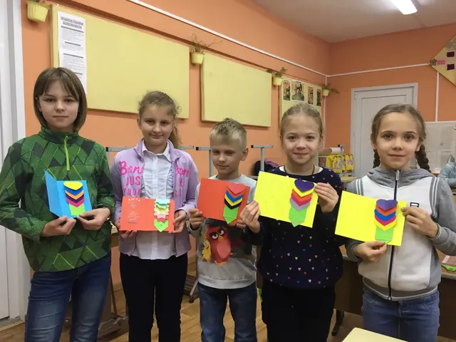Мастер-класс по изготовлению 3D-открытки в детской группе - фото 3