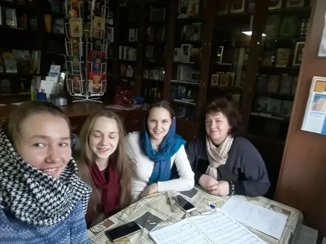 Молодежь храма провела спевку хора и посетила спектакль