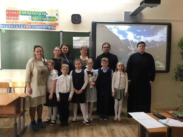 Клирик и директор школы в экспертной комиссии олимпиады