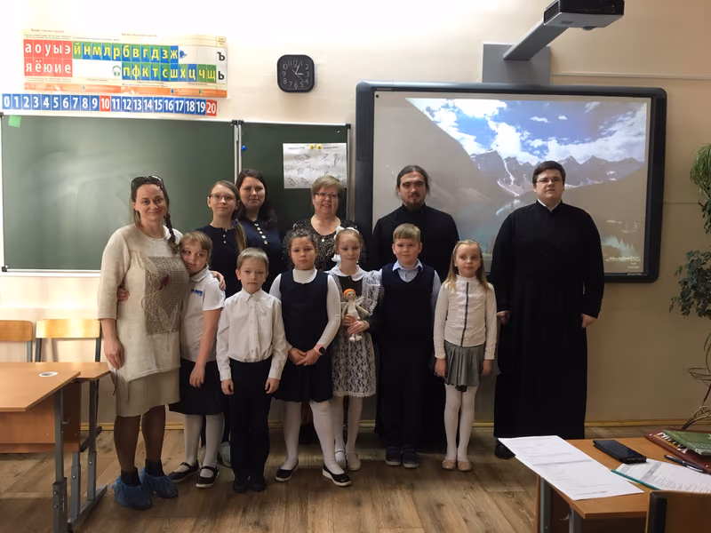 Клирик и директор школы в экспертной комиссии олимпиады