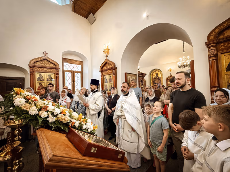 В неделю 7-ю по Пасхе совершено Богослужение