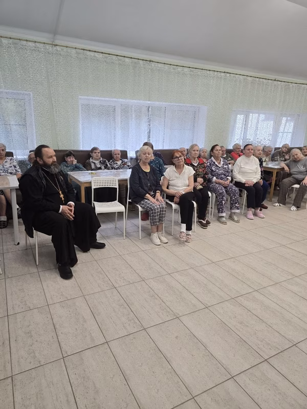 Клирик храма посетил подшефный пансионат «Тепло и уют» - фото 6