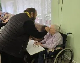 Клирик храма посетил подшефный пансионат «Тепло и уют» - фото 10