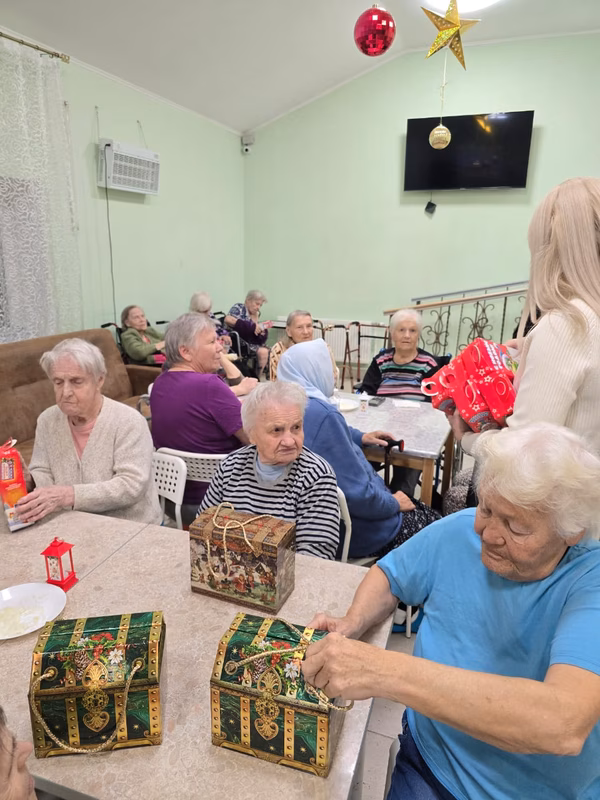 Поздравление подопечных «Тепло и уют» с праздниками - фото 4