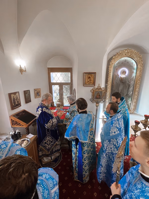 Покров Пресвятой Богородицы: Литургия митрополита Владимира - фото 3