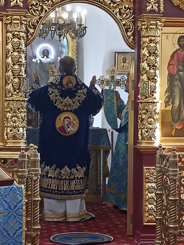 Покров Пресвятой Богородицы: Литургия митрополита Владимира - фото 13