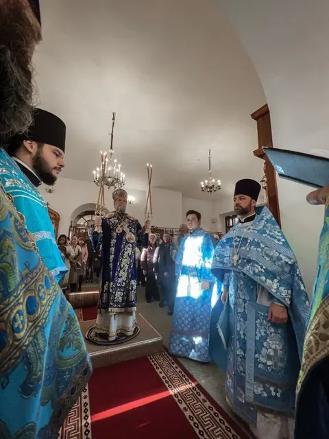 Покров Пресвятой Богородицы: Литургия митрополита Владимира - фото 17