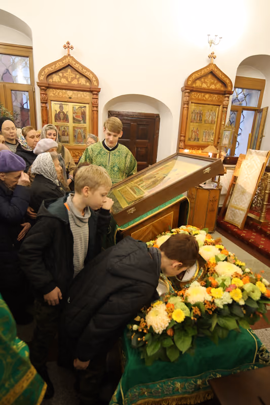 Ковчег с частицей мощей преподобного Сергия в храме - фото 2
