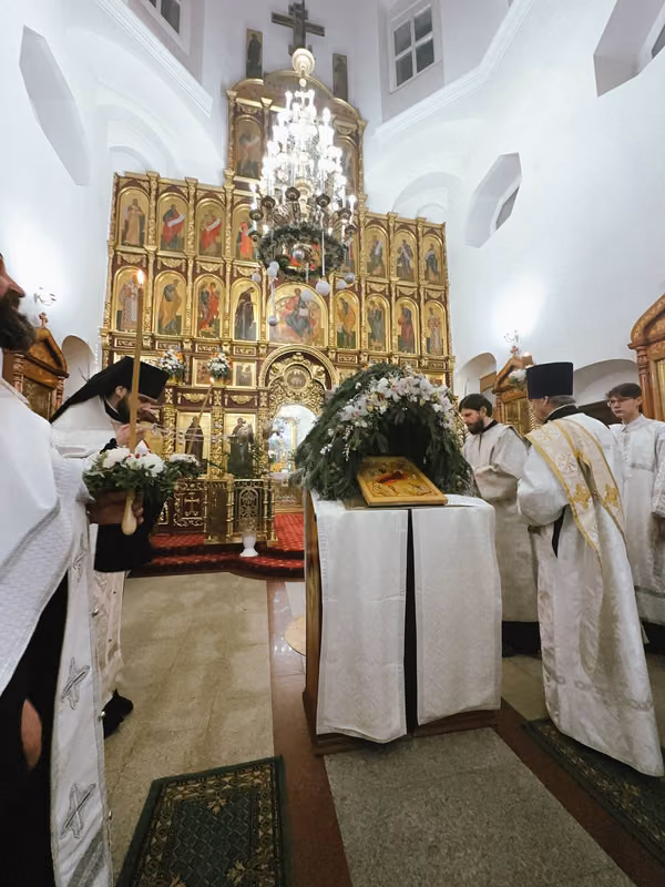 В праздник Рождества Христова совершено Богослужение