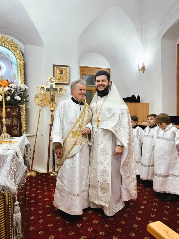 В праздник Рождества Христова совершено Богослужение - фото 2