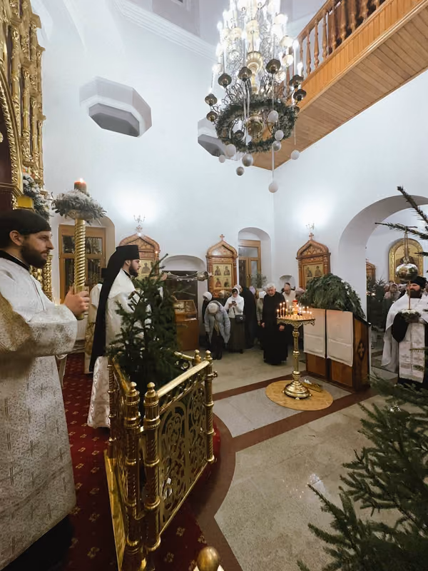 В праздник Рождества Христова совершено Богослужение - фото 13