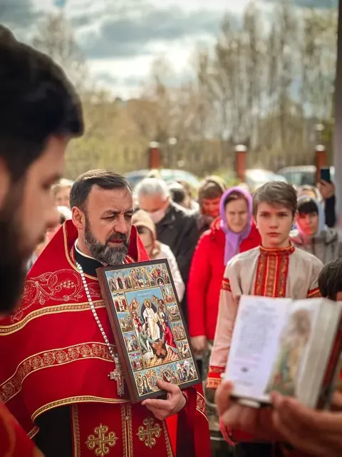 В неделю 2-ю по Пасхе совершено Богослужение