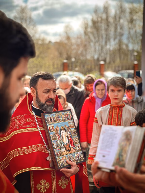 В неделю 2-ю по Пасхе совершено Богослужение