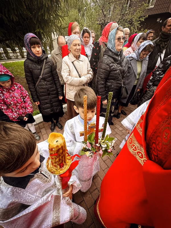 В неделю жен-мироносиц совершено Богослужение