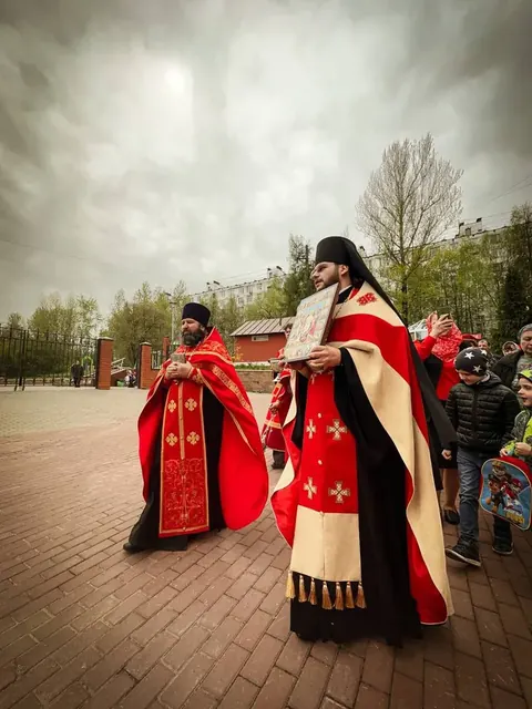 В неделю жен-мироносиц совершено Богослужение - фото 7