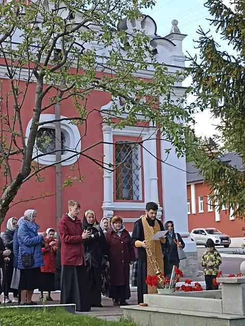 День Победы: мероприятие у памятника павшим воинам - фото 2