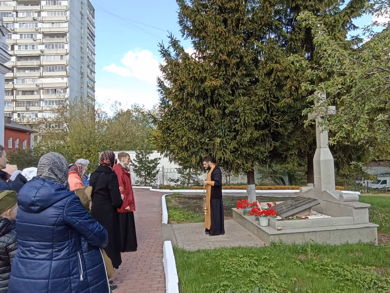 День Победы: мероприятие у памятника павшим воинам - фото 6