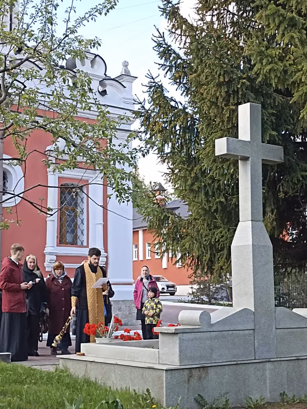 День Победы: мероприятие у памятника павшим воинам - фото 7