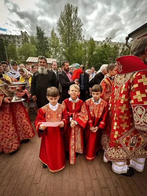 Неделя 5-я по Пасхе: Литургия митрополита Владимира - фото 15
