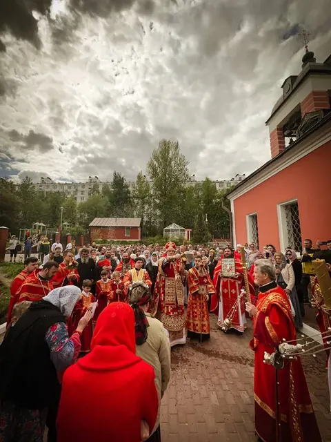 Неделя 5-я по Пасхе: Литургия митрополита Владимира - фото 16