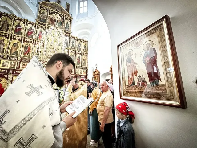 В неделю 7-ю по Пятидесятнице совершено Богослужение