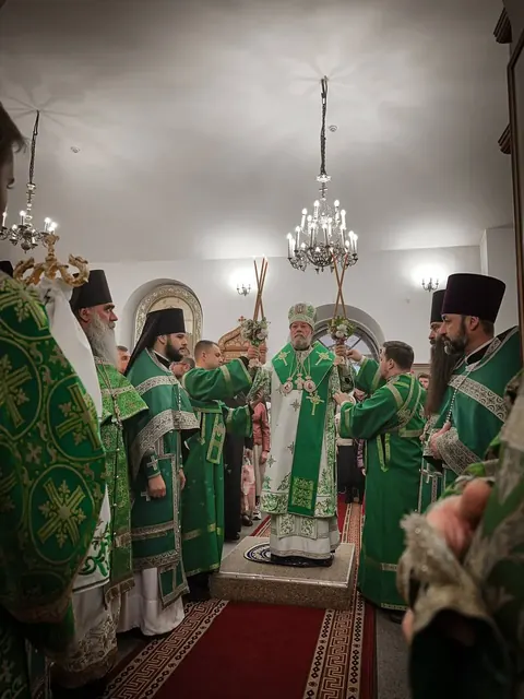 Престольный праздник: Литургия митрополита Владимира - фото 2