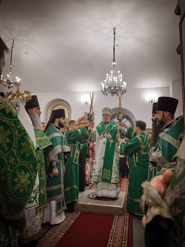 Престольный праздник: Литургия митрополита Владимира - фото 2