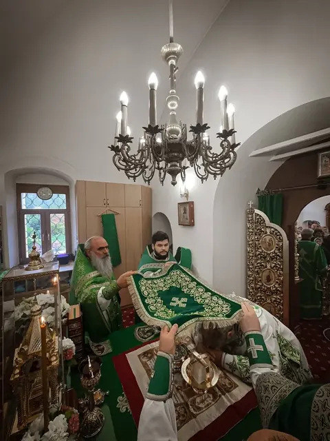 Престольный праздник: Литургия митрополита Владимира - фото 16