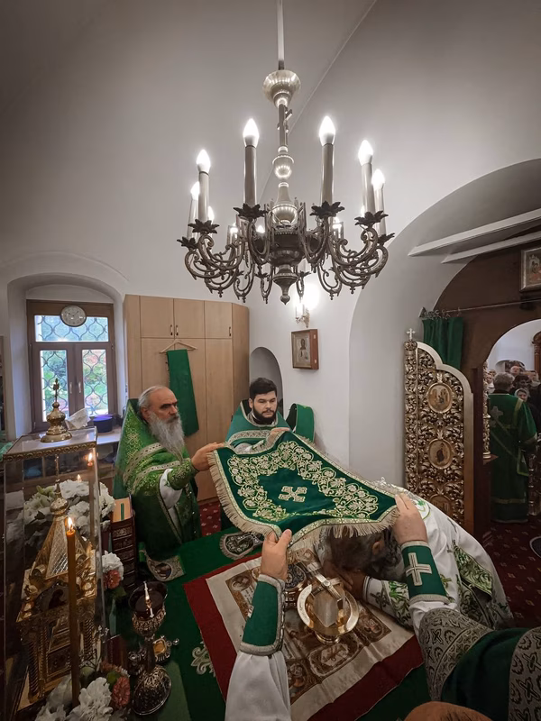 Престольный праздник: Литургия митрополита Владимира - фото 16