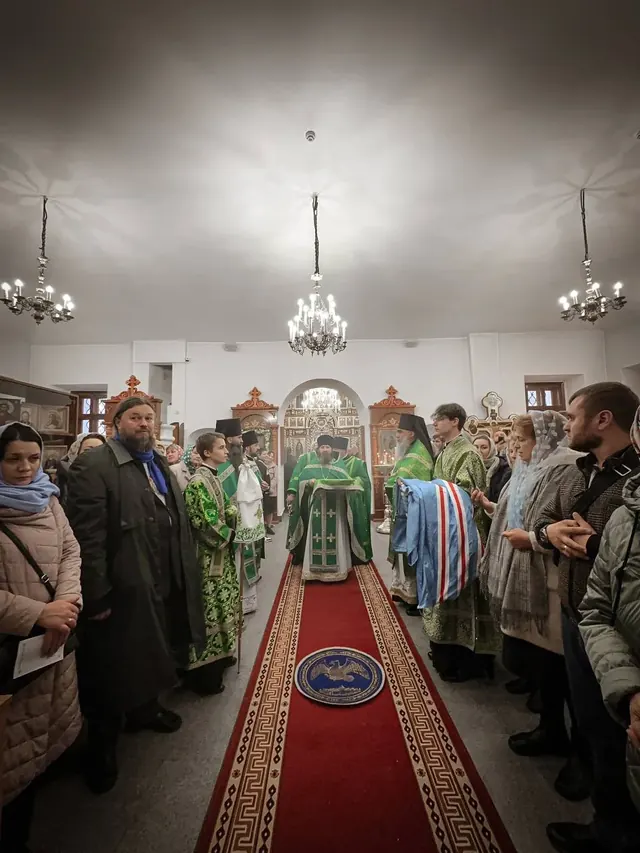 Престольный праздник: Литургия митрополита Владимира