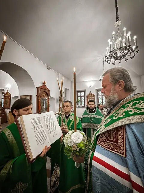 Престольный праздник: Литургия митрополита Владимира - фото 3
