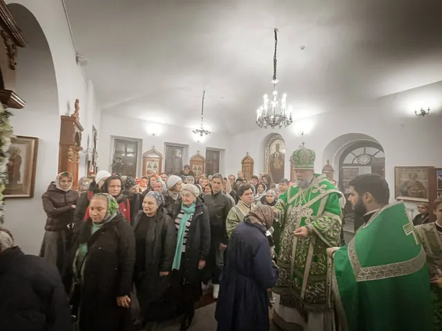 Престольный праздник: Литургия митрополита Владимира - фото 20