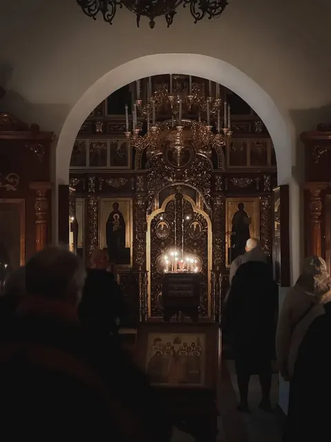 Совершена ночная Божественная Литургия - фото 3