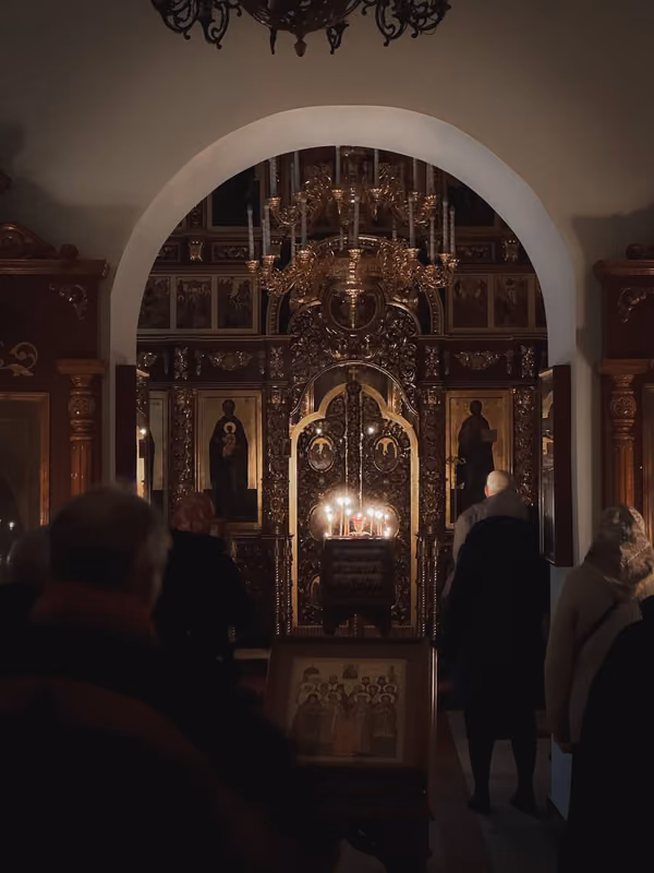 Совершена ночная Божественная Литургия - фото 3