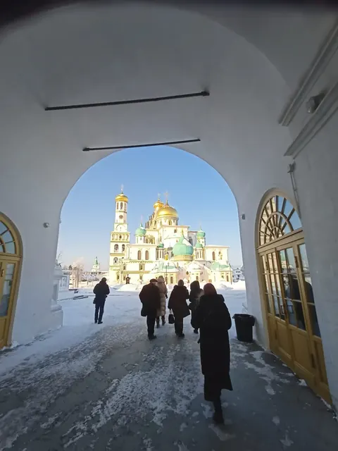 Прихожане храма посетили Ново-Иерусалимский монастырь - фото 4