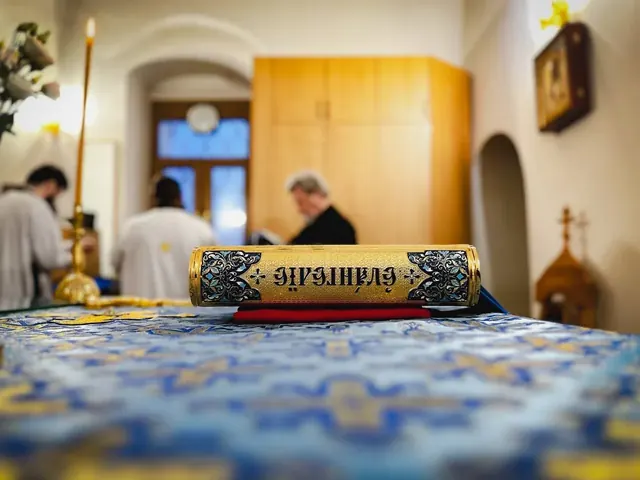 В праздник Сретения Господня совершено Богослужение - фото 9
