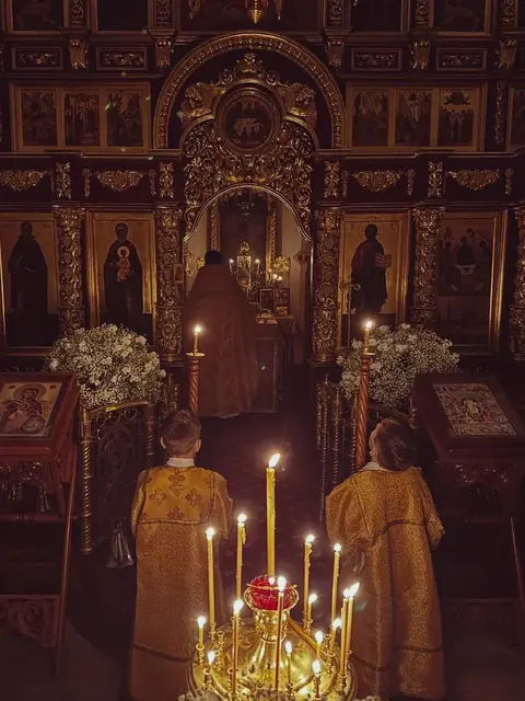 Совершена ночная Божественная Литургия - фото 3