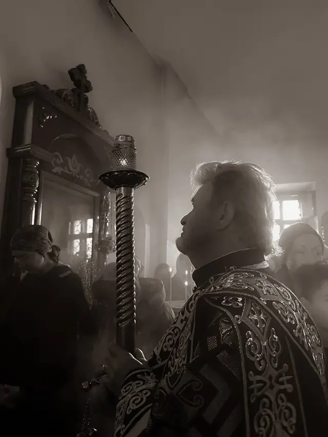 Совершена утреня с чином погребения Плащаницы