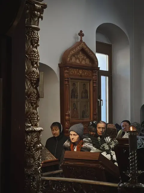 Совершена утреня с чином погребения Плащаницы - фото 2