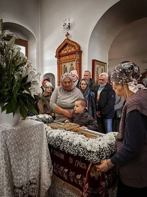 Совершена утреня с чином погребения Плащаницы - фото 17