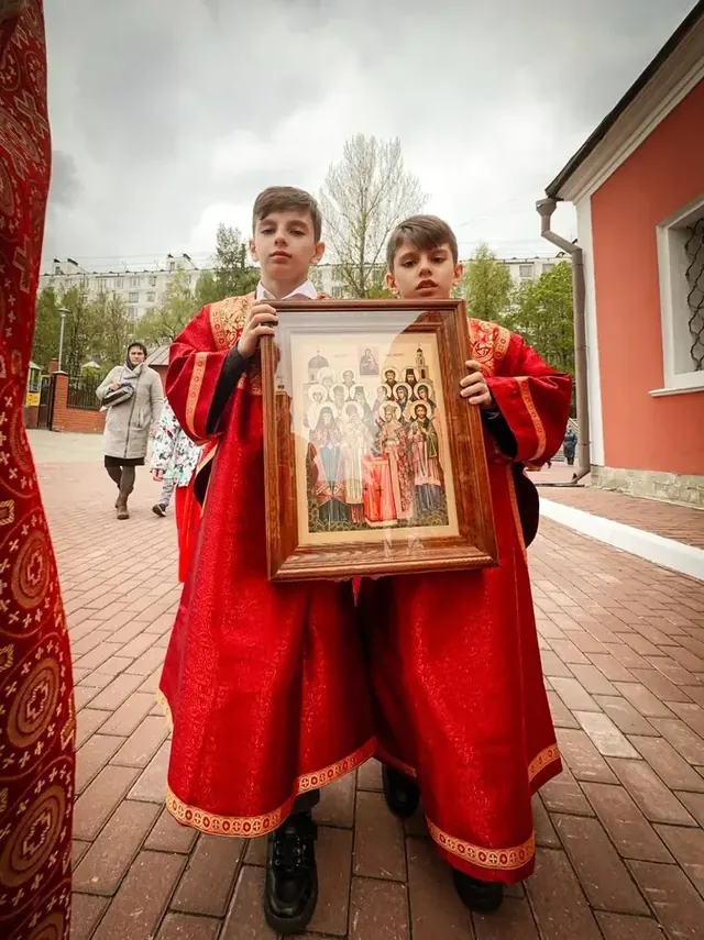 В неделю 2-ю по Пасхе совершено Богослужение