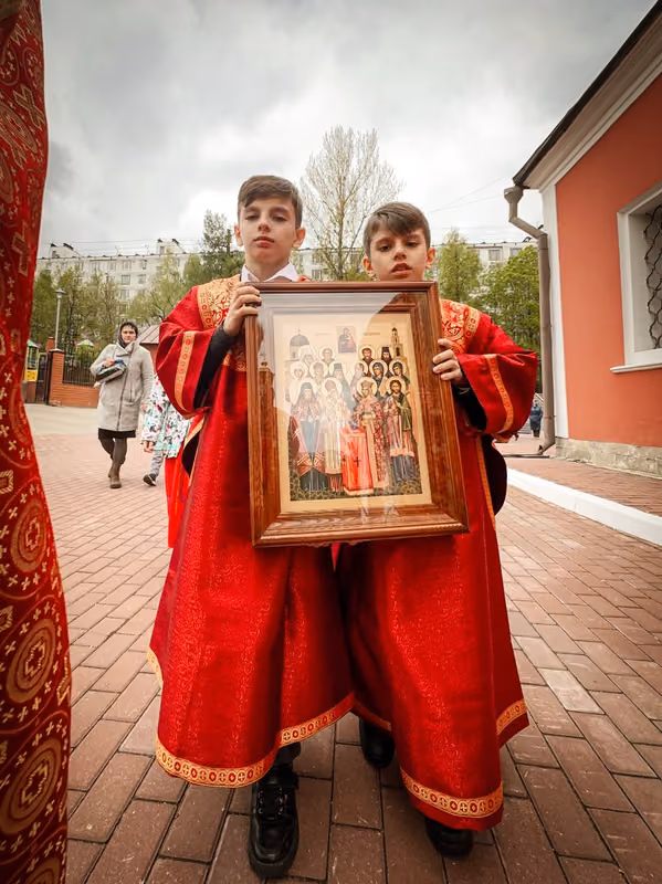 В неделю 2-ю по Пасхе совершено Богослужение