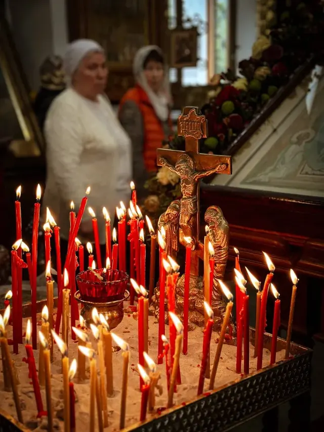 В день Радоницы совершено Богослужение