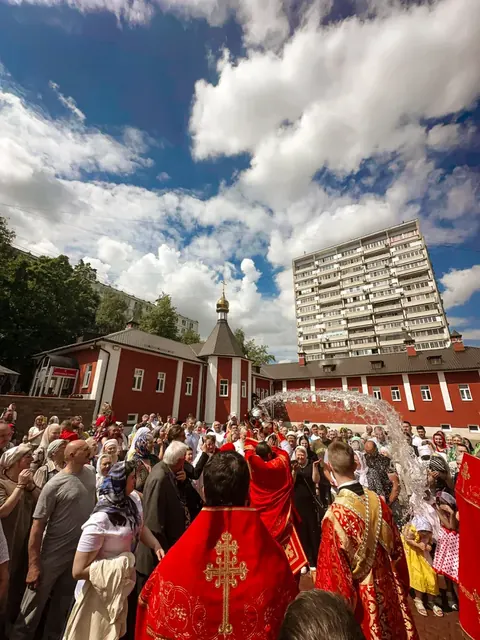 Неделя 5-я по Пасхе: Литургия митрополита Владимира - фото 14