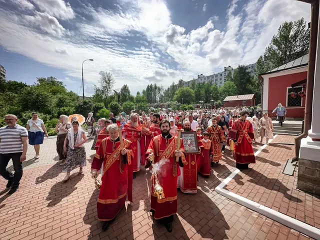 Неделя 5-я по Пасхе: Литургия митрополита Владимира - фото 15