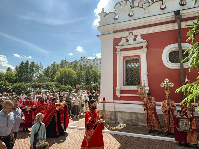 В неделю 6-ю по Пасхе совершено Богослужение